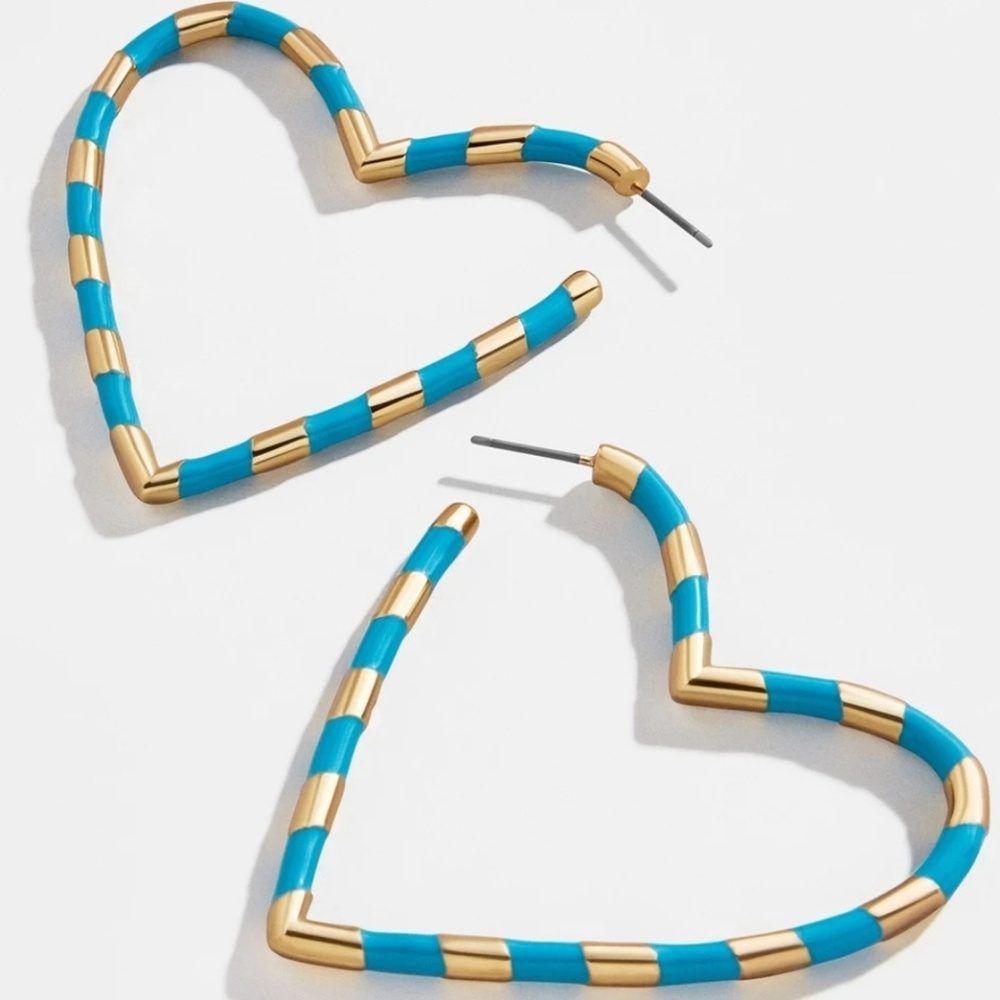 Melia| heart shape earrings - Picture 1 of 3